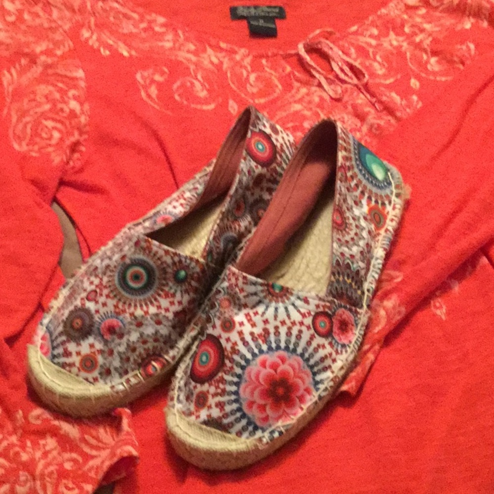 Colorful patterned espadrilles, size 8.